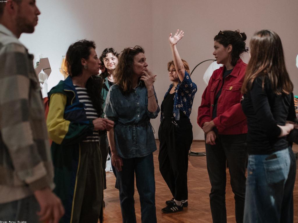 បទពិសោធន៍របស់អ្នកប្រើ: ការពិចារណាអំពីការវិវត្តន៍នៃអេឡិចត្រូនិច